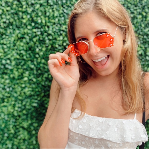 Meet your Posher, Ariana - Picture 1 of 1